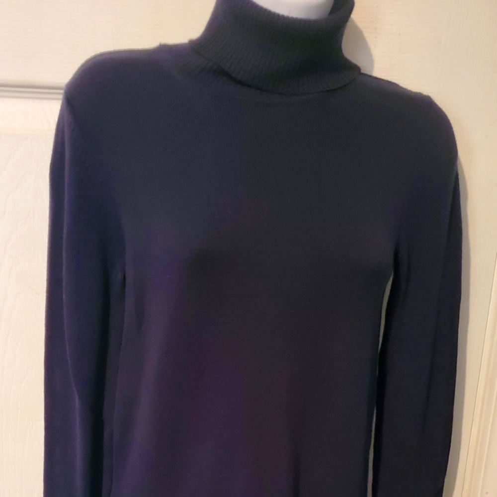 Women xs turtle neck sweater